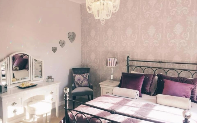 De Courceys Manor
