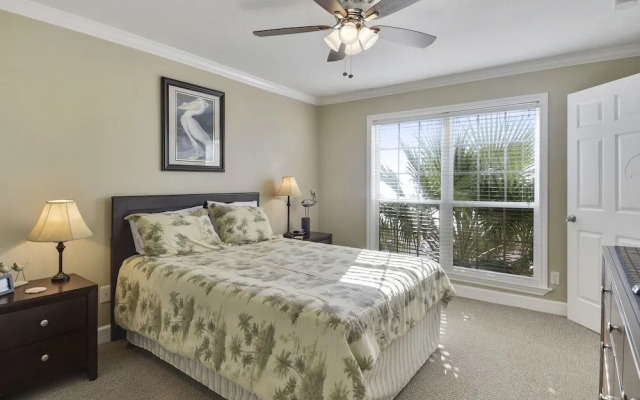 The Regal Seagull by RedAwning