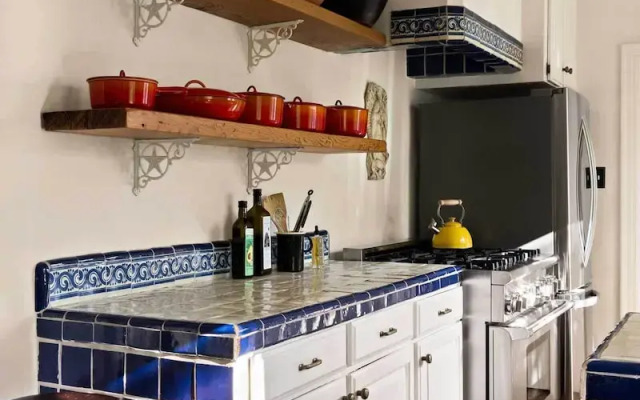 Hollywood Hideaway by Boutique