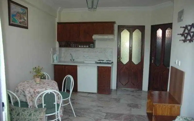 Bahar Apart