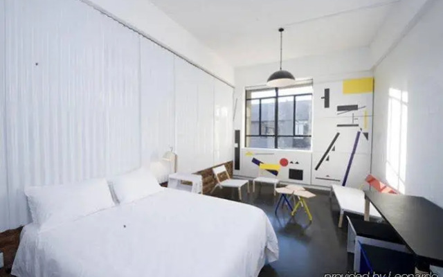 12 Decades Art Hotel