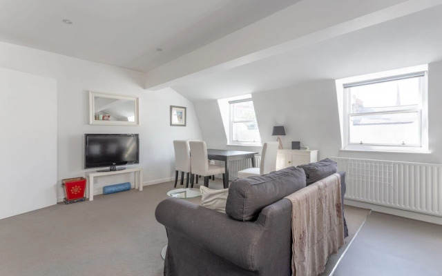 Bright & Airy 1 Bedroom Apartment in Central London