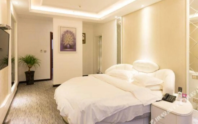 Red Ant Theme Hotel (Xinxianghe Normal University Wanda Branch)