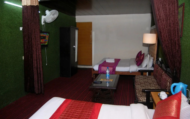 Hotel Kausani Retreat