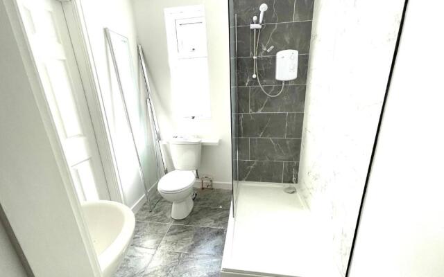 3 bedroom Garden apartment next to craig-y-don park