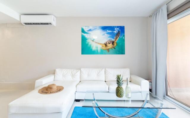 2br2 5BA Townhouse w Pool 3min Walk 2 Eaglebeach