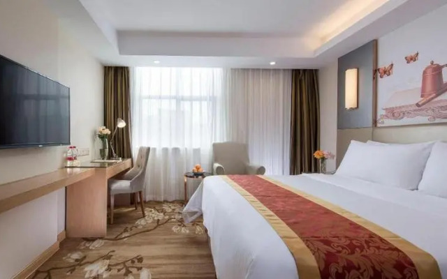 Vienna Hotel ( Guanlanhu station Shanshui Tianyuan)