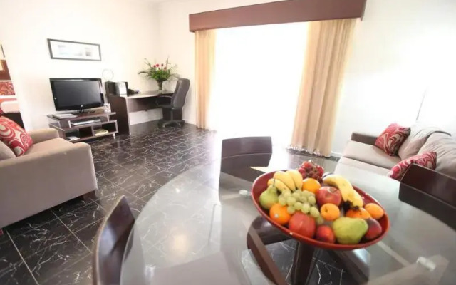 Blazing Stump Motel & Suites