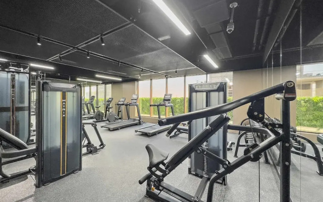 High-end Studio With Rooftop Pool and gym