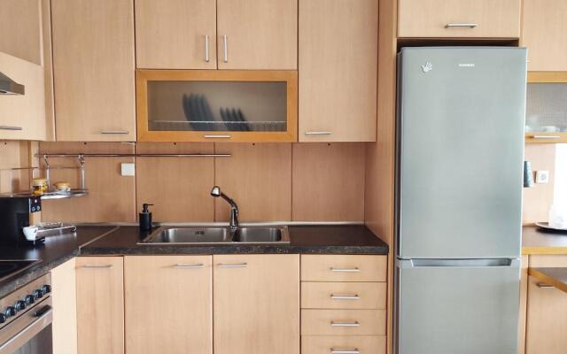 Modern 1Br apt , Garden , View & AC