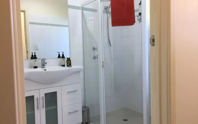 Lyreen's Apartment B&B