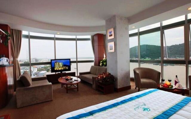 River Hotel