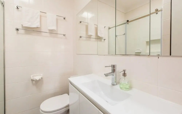 KIM, 2BDR West Melbourne Apartment