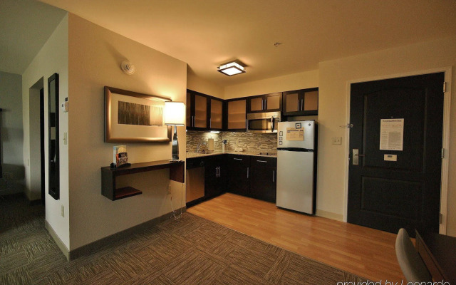 Staybridge Suites Liverpool Syra by IHG