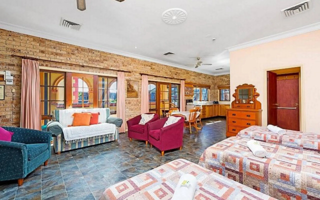Ettalong Beach Tourist Resort