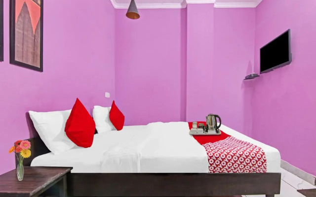 OYO Flagship 70237 Cozy Stay Deluxe