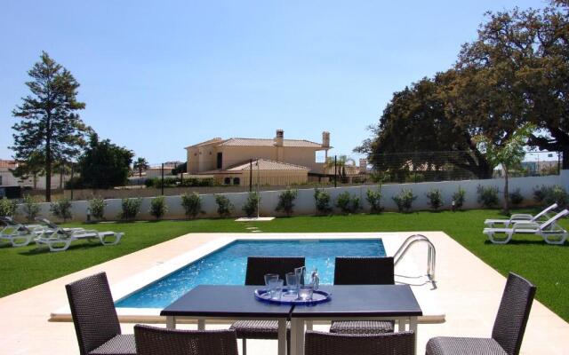 Villas Novochoro - Large Garden- Heatable Pool