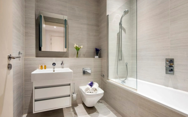 Vibrant 2BR Retreat in Baker Street