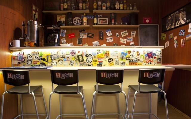 Hush Hostel Lounge