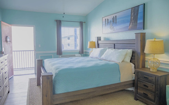 Sea And Breeze Hotel And Condo