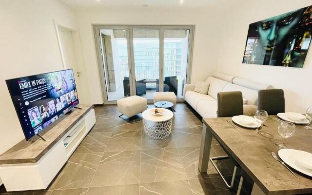 Luxury Flat with Parking & Large Terrace