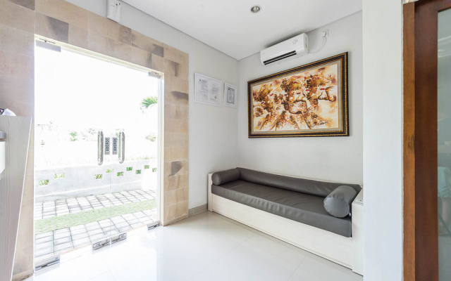 Airy Seminyak Kerobokan Raya Gang Tujuh Bali – Guest Rooms – Kerobokan Kelod