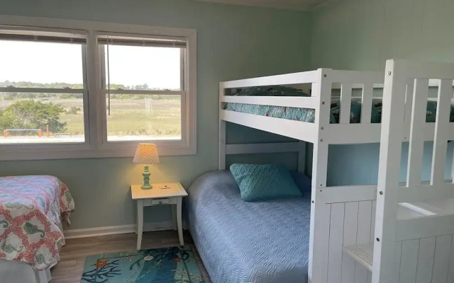 Turtley Paradise East 3 Bedroom Home by RedAwning