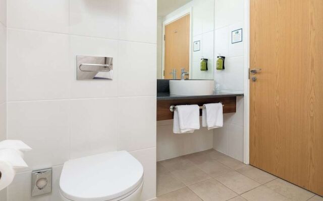 Holiday Inn Express Leigh - Sports Village