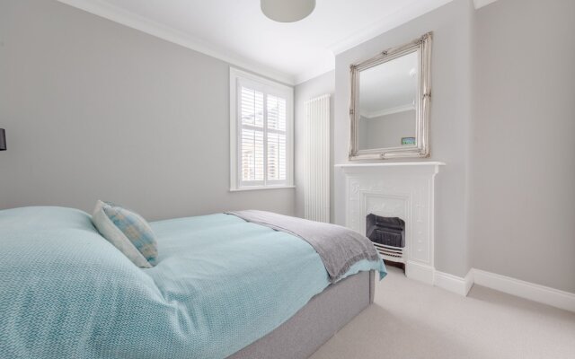 Stunning 2 Bedroom Flat With a Garden in Barnes