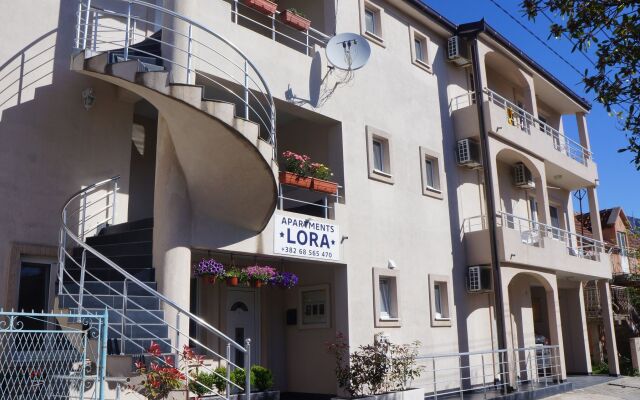 Apartments Lora