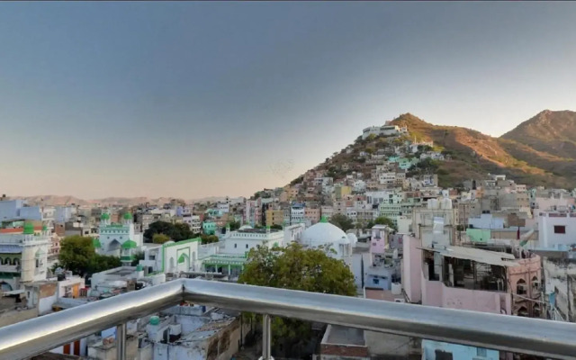 Hotel Madni Royale