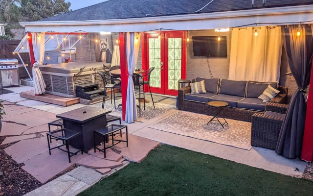 2 Mi to Dtwn: Home w/ Hot Tub in Denver!