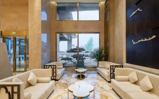 Huajing International Hotel (Xixian Ancient City West Gate)