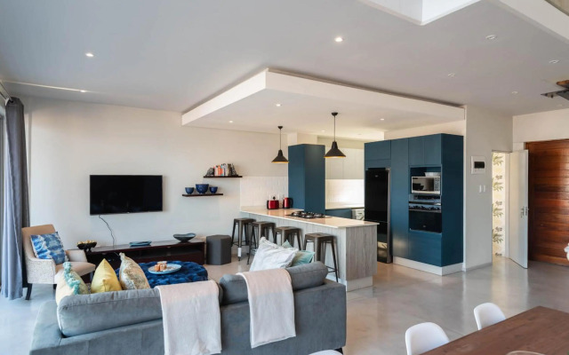 The Bond Square by AirAgents