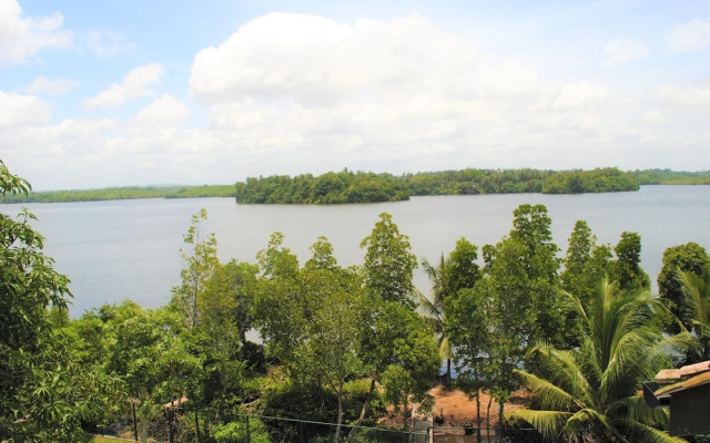 Arahtis Lake Villa