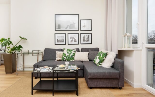 Apartment With Parking by Renters