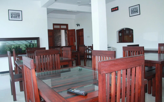 Ravindra Hotel and Restaurant
