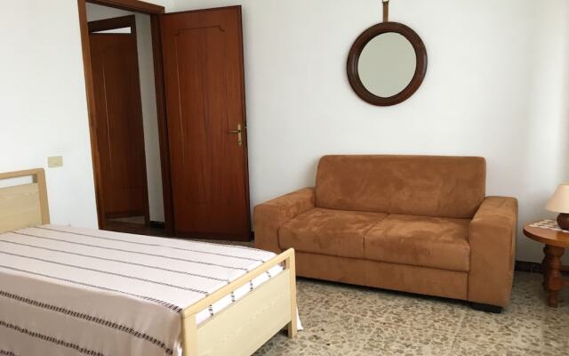 Valley View Apartment in Ameglia near Historical Center with Garden