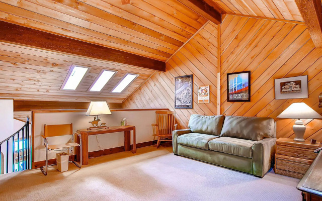 Ridgepoint Townhomes by East West Hospitality