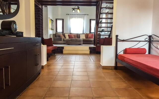 Sunshine house for 9, cozy set up,verandas, sea view.