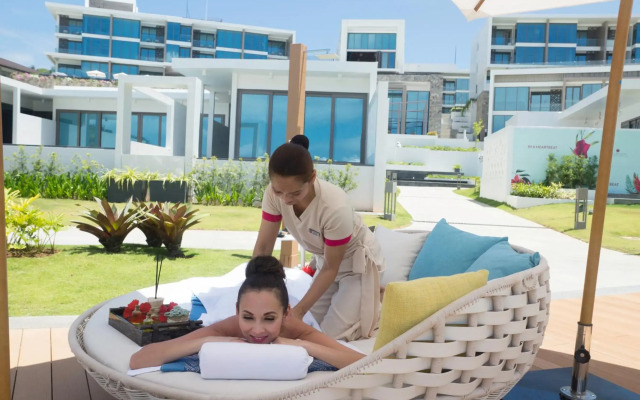 Crimson Resort & Spa Boracay