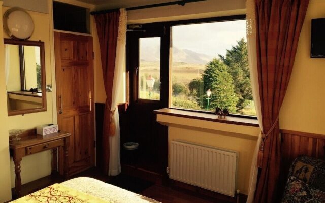 Kylemore Pass Hotel