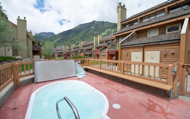 Panorama Vacation Retreat at Horsethief Lodge