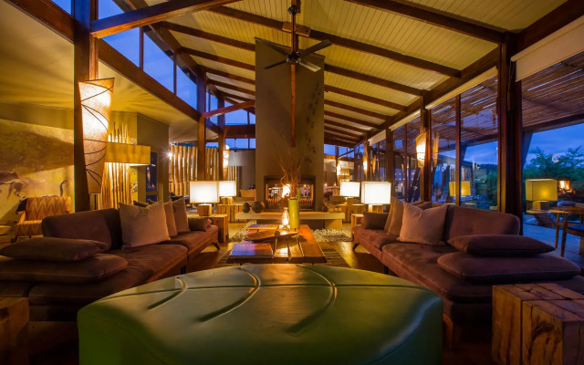Rhino Ridge Safari Lodge