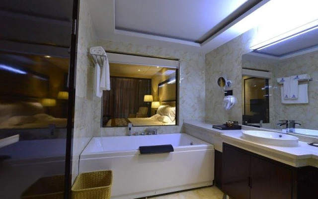 Huang He  International   Hotel