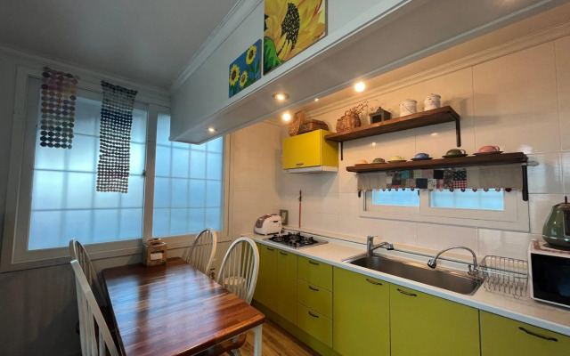 Artist and Flower Pension