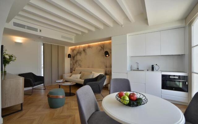 Plaza Mina Suites - Adults Recommended