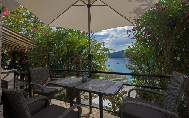 Modern 2 BDR & 2 Bathroom app with sea view, 077