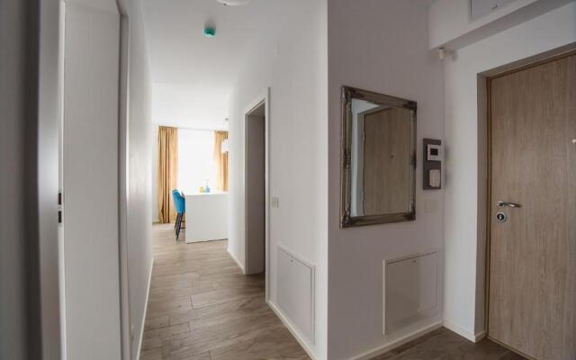 No. 10 - The Penthouse in City Center