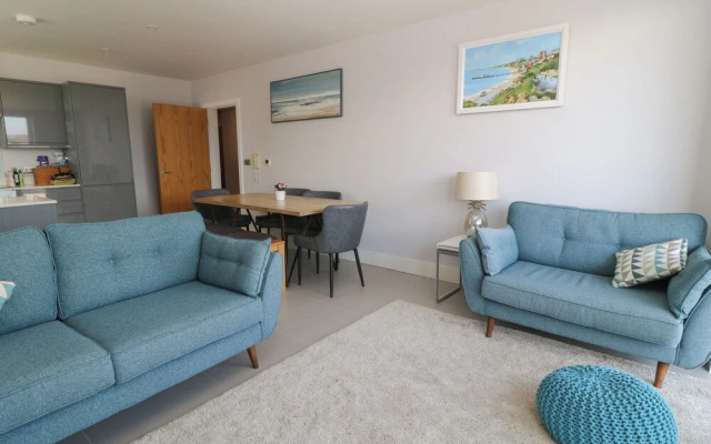 7 Warren Edge Close